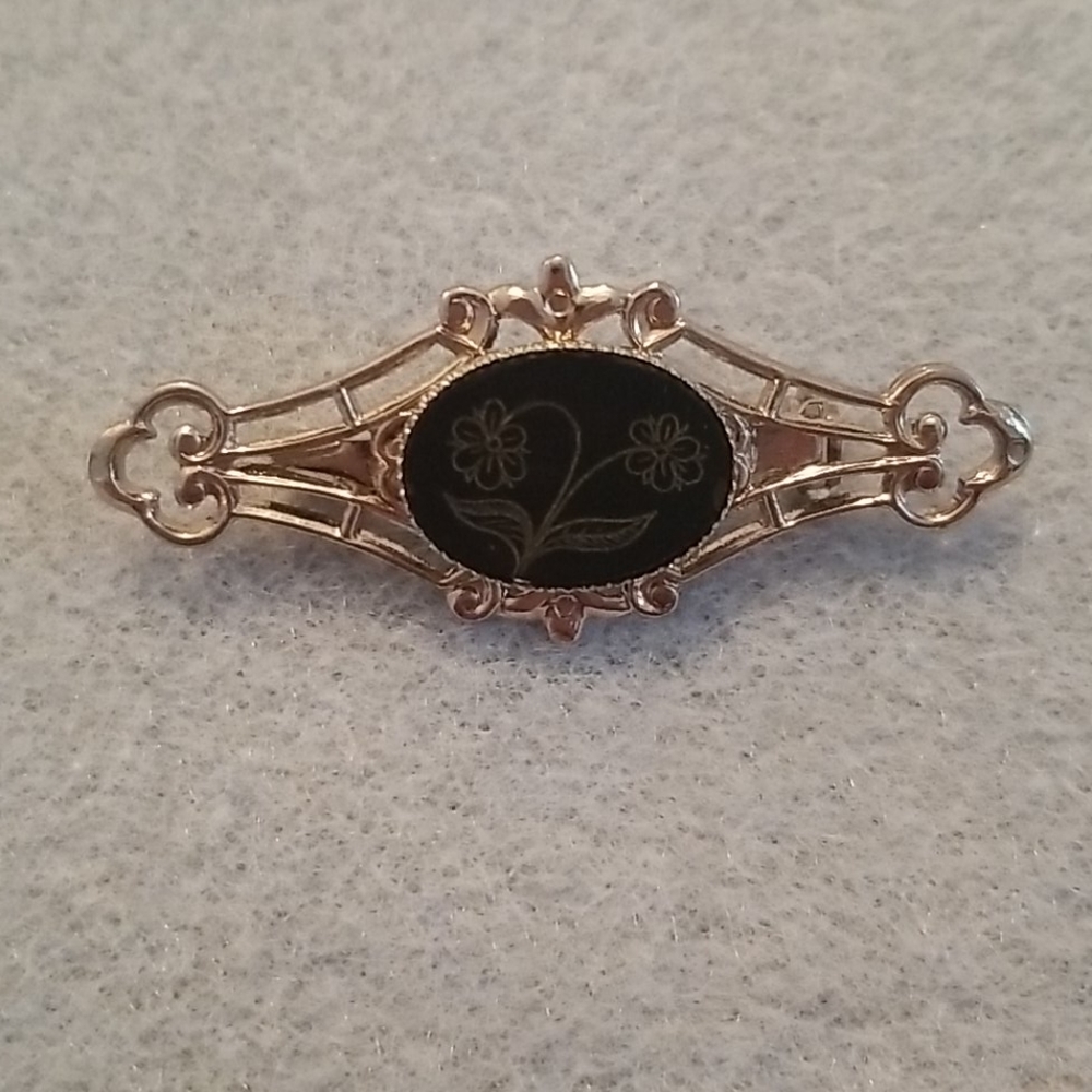 Black and Silver Pendant Pin Broach